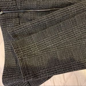 Ann Taylor gray houndstooth skinny ankle pants.   Never worn.